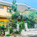 Spot On 91620 Skypiea Guest House